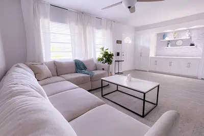 Image de Home in quiet Bird Sanctuary Neighborhood, close to  Beach