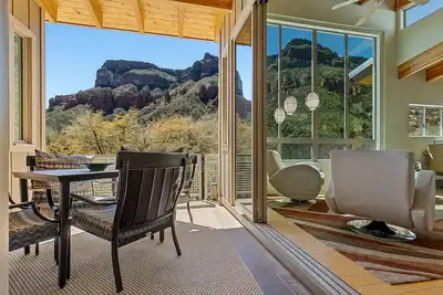 Image de Modern Masterpiece with Paint Red Rock Views in Oak Creek Canyon near Slide Rock