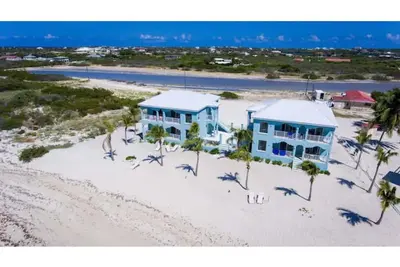 Image de Pillory Club: Beachfront Condo with Water Sports and Excursions