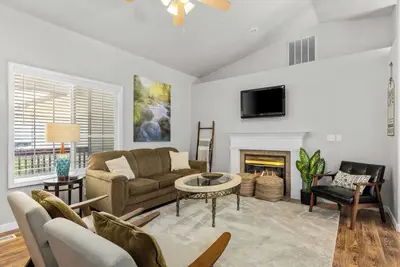 Image de Close to Everything! Quiet Home w/Ev Charger