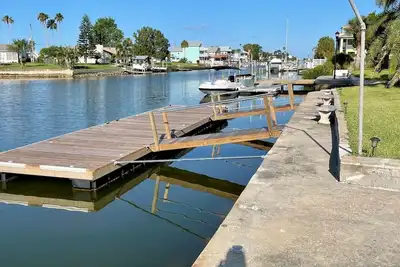Image de Private Home on Deep Salt Water Canal With Direct Gulf Access