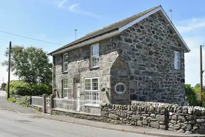 Image de A beautifully presented immaculate cottage, with stylish interior and top quality furnishings.