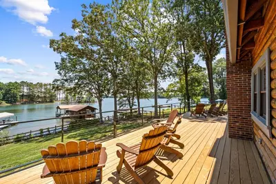 Charming Lake Norman Log Cabin