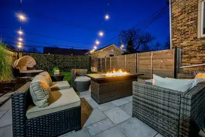 Image de Modern 3-Bed Stay w/ Patio, Firepit, & Garage Parking Spot