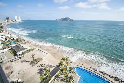 Image de Heated Pool Stunning Las Gavias Golden