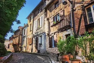 Image de Maison de ville spacieuse, parking gratuit