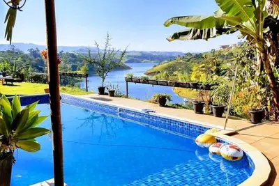 Image de Cozy farmhouse overlooking the dam