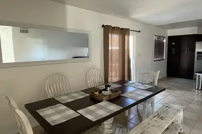 Image de Newly Remodeled! 7 beds! Quiet Neighborhood