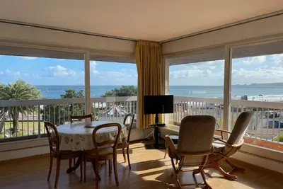 Image de Appartement Vue Sur Mer avec terrasse, plage de Trestraou à Perros-Guirec