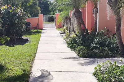 Image de Romantic Getaways or Family fun. Enjoy Island Vibes at 2br Townhome Near Beach!