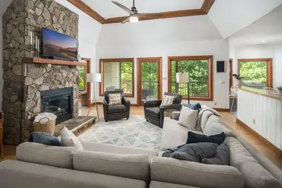 Image de Sleeps 12, Close to everything! w/Hot Tub