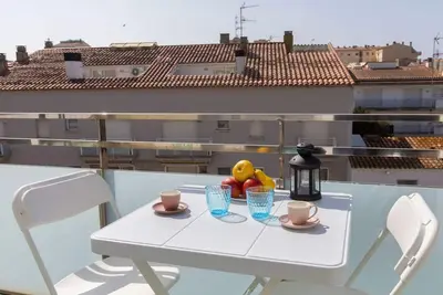 Image de Joli appartement pour 4 personnes avec climatisation, Wifi, Tv, balcon et parking