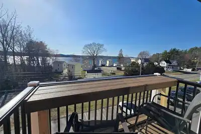 Image de King Bed, Sleeps 6, Lake Winni Views & Pool