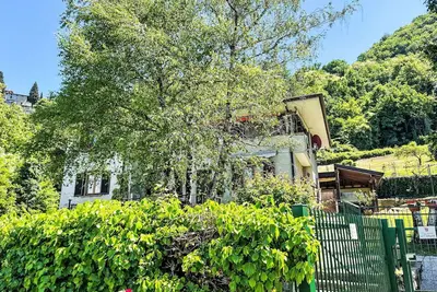 Joli appartement pour 5 personnes avec Wifi, Tv, patio, animaux admis et parking