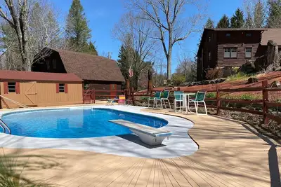 Image de Cozy Moose Log Cabin - Pool, Trails, Secluded Retreat