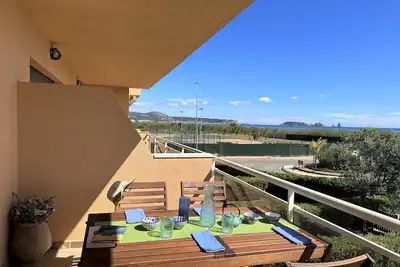 Image de Front line apartment with community garden and pool