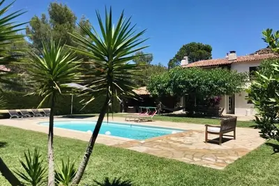 Image de Villa Dolomiti Agay 8 / 10  couchages  3 salle de bain-  piscine, terrain 2000 m