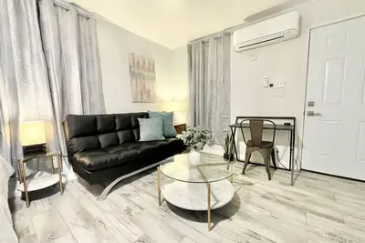 Image de Tranquil Guest House with Private Patio, Parking