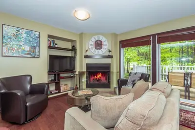 Image de Maison sur le Golf avec Accès Piscine - Borealis 174 | Navette gratuite à Tremblant Resort