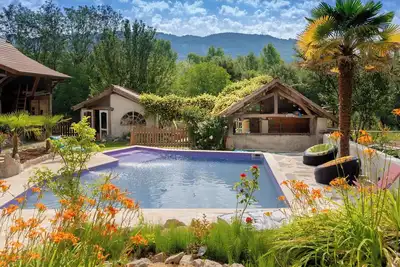 Image de Appartement 'Gîte de l'Eléphant' avec piscine, bain à remous, Wi-Fi et terrasse