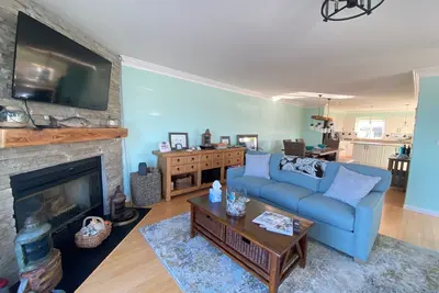 Image de Shore Beats Work. . . . . Direct Beachfront!