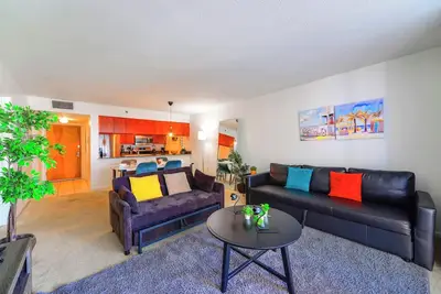 Stunning High-Rise Condo w/ Brickell Views