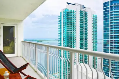 Luxury 2br Condo @ Brickell | Pool Access