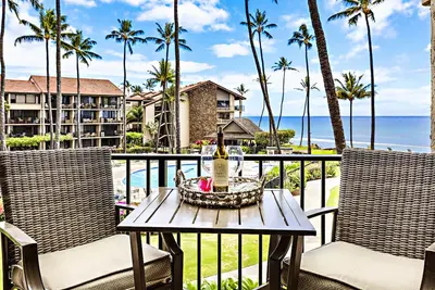 Image de Hawaiian-inspired studio with ocean view