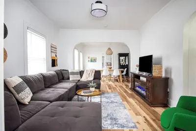 Image de Cozy Beach House: 1 Block to Lake.