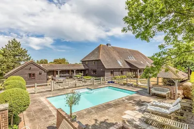 Image de Pass the Keys | Large Converted Barn With Pool, Gym and Gardens