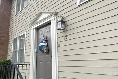 Image de Cozy 2 bedroom condo, perfect for game or long weekend, <1 mile from the Square