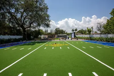Colosal Football Field Villa w/Cinema+Terrace+Gym+Heated Pool