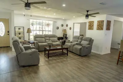 Image de Beautiful vacation Home Near Airport, I10, shopping