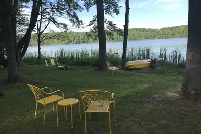 Image de Adorable Studio Cottage on Beautiful Thayer Lake! !