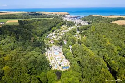 Image de Mobil-home Confort 27m² 2 chambres dont terrasse semi-couverte 18m² + Tv 4 personnes