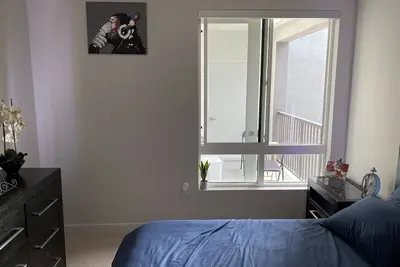 Image de Affluent/Lavish Top Floor Suite In Downtown Brea!