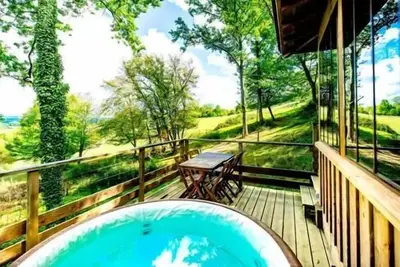 Image de Cabane et jacuzzi privatif 6 personnes