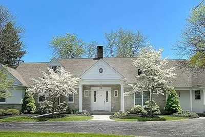 Image de Exquisite, first floor stone ranch Gettysburg large kitchen/living area - quiet