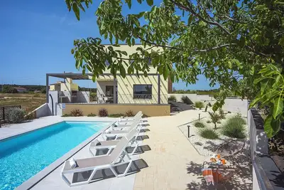 Image de Villa de luxe près de la plage avec douche extérieure, Bbq, climatisation, Wlan