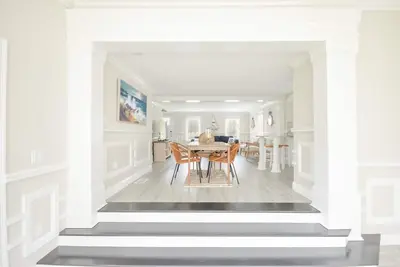 Image de New Listing - Fully Remodeled Home