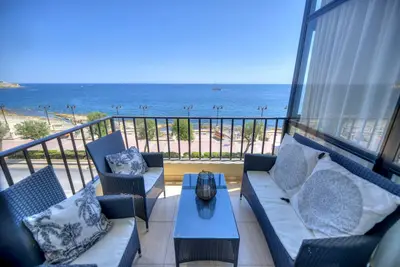 Image de Seafront apartment in the heart of Sliema Mmai2