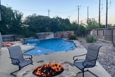 Image de Lxry 5 Br Huge Heated Pool/Spa/Fire Pit/Game Room near Seaworld/Six Flags (Al. )