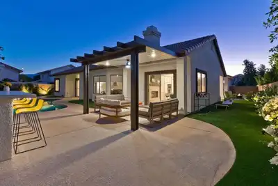 🌵Live La Dolce Vita! 🌵Modern desert home with private Pool, Spa & Casita