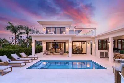 Image de Sunny Bay Estate Villa 4- 4 Bedroom Waterfront Villa Vip Services