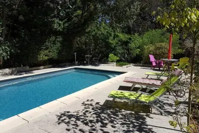 Image de maison de charme avec piscine
