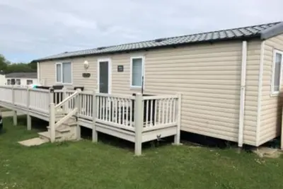 Image de 6 berth caravan with decking at Kessingland Beach in Suffolk ref 90045sg