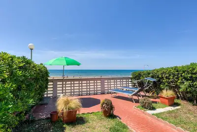 Image de Beautiful apartment with garden overlooking the sea and close to Rome