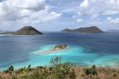 Image de Beautiful Hillside view of Great Cruz Bay May 6-13, 2023