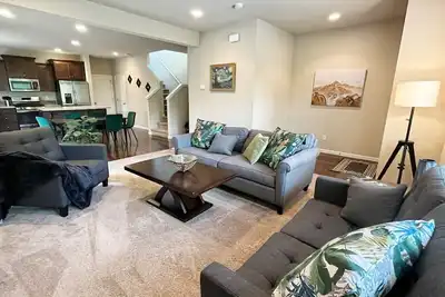 New Classic Family Home in Quiet Neighborhood next to Pcc Rock Creek