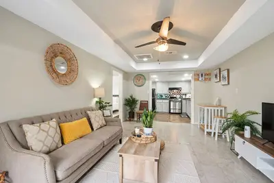 Image de Charming 2-Bedroom Retreat in Southwest Houston\n